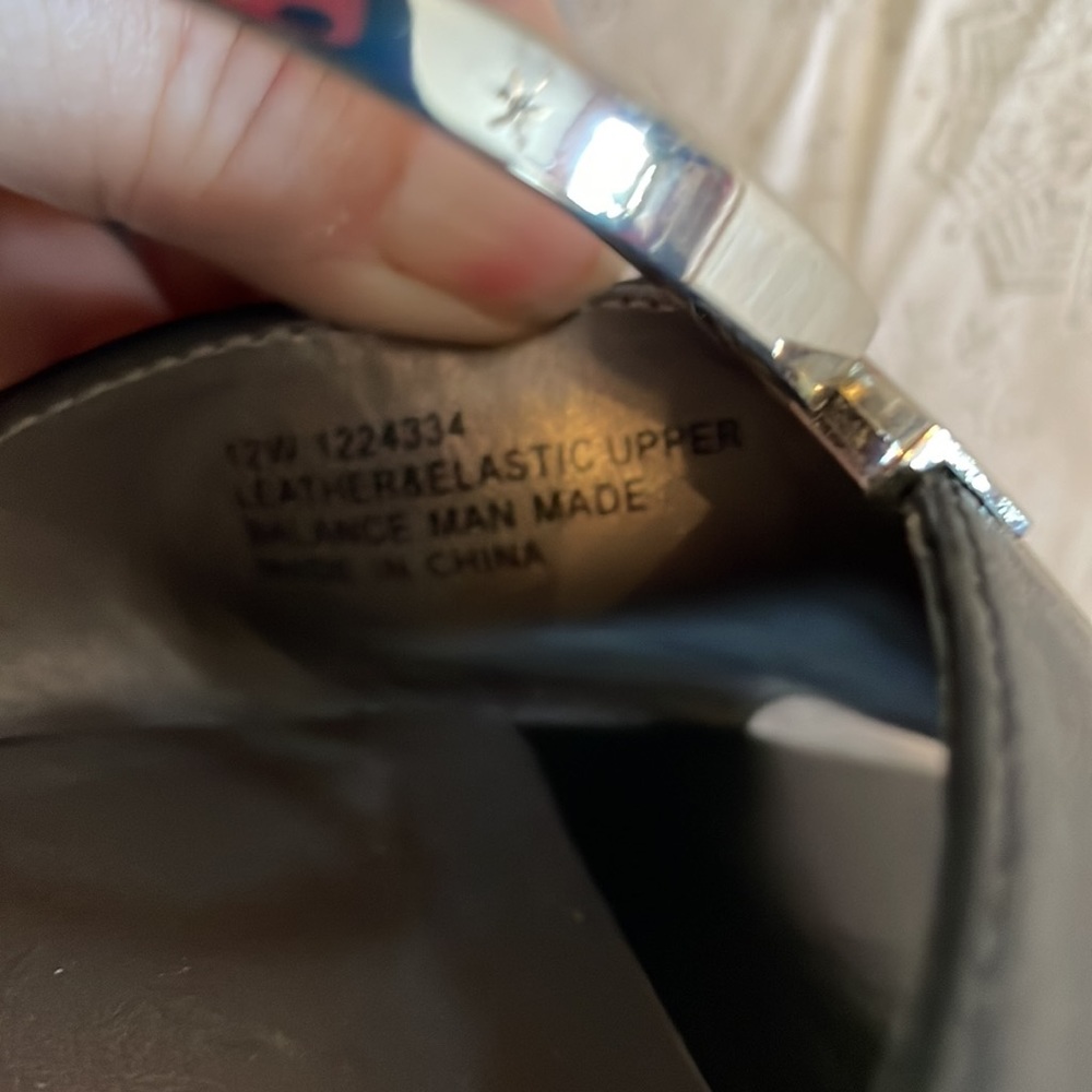 NWT Array shoes - Picture 9 of 10